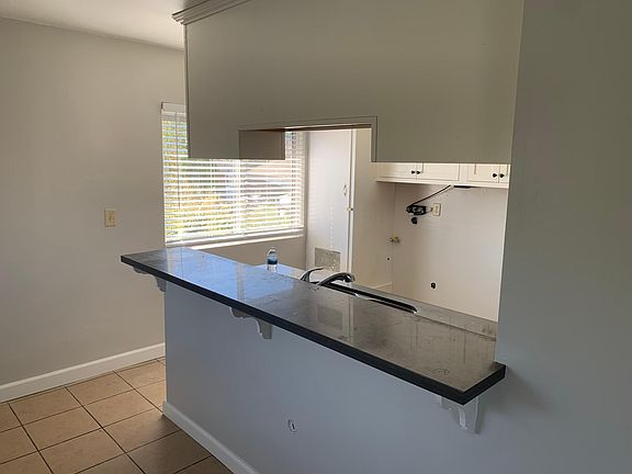 2nd image of 140 E A St #4