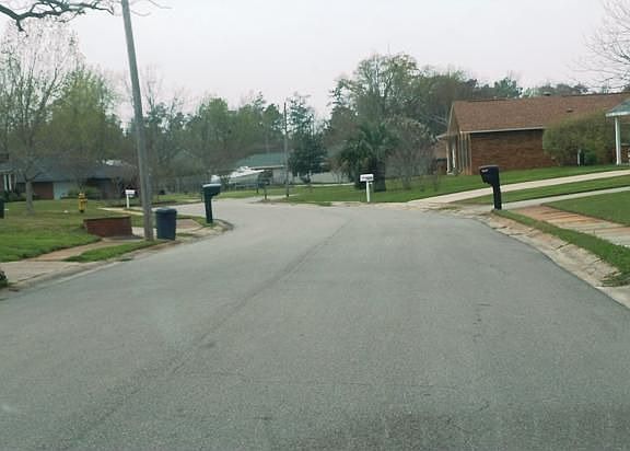2nd image of 1303 Wisteria Ln