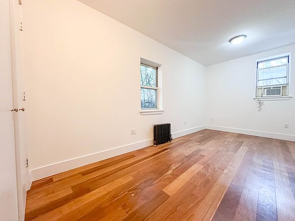 2nd image of 195 E 4th St APT Gr
