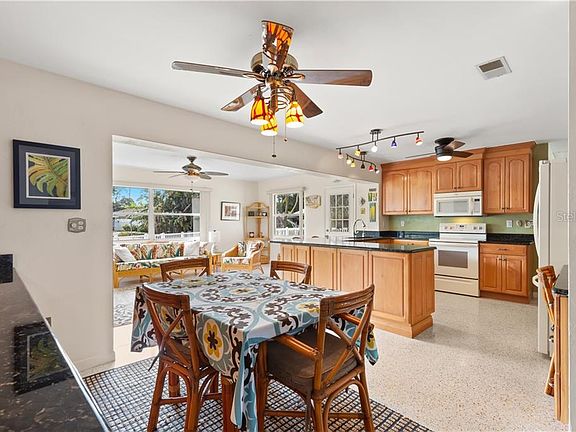 5th image of 5145 Huntington Cir NE