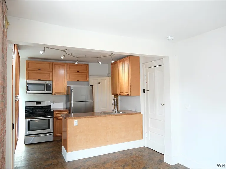 4 Saint Johns Pl #4 — Photo 5