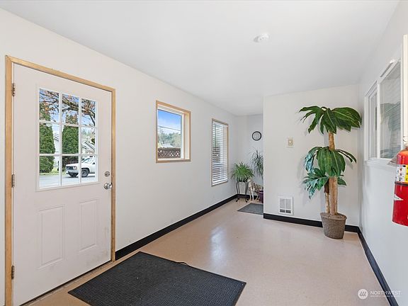 Entrance. Unit A, Laundry & Common Are In Front Of Entrance, Unit B & C To the Right>