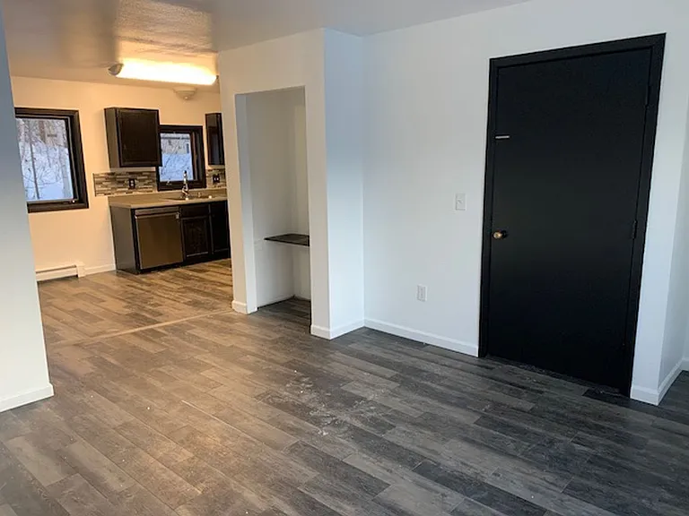 4770 Glasgow Dr — Photo 7