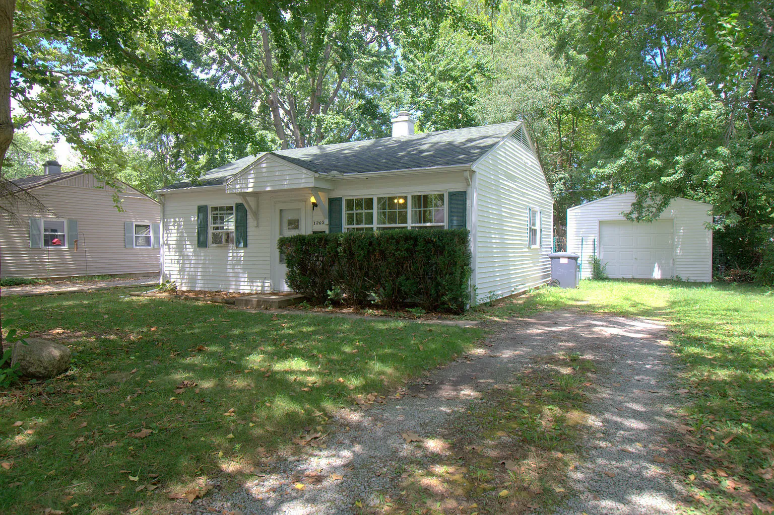 1202 E Delaware Ave photo 1