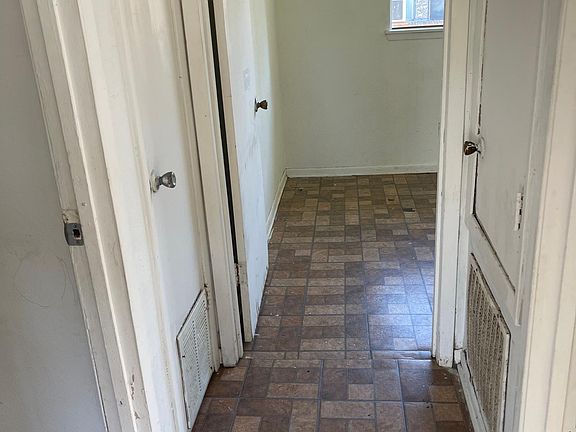 3rd image of 814 Patti Ln