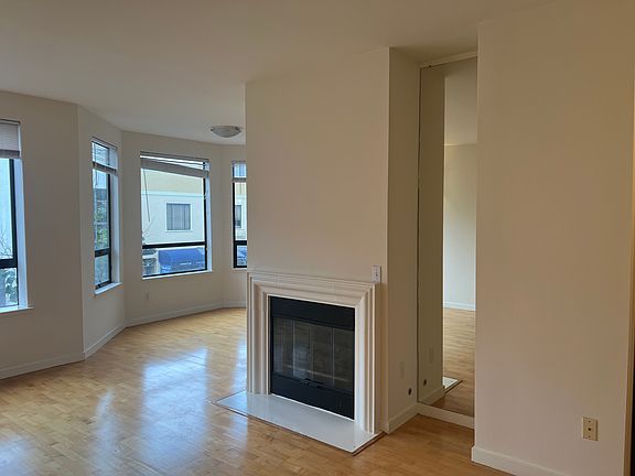 4th image of 1625 Pacific Ave APT 201