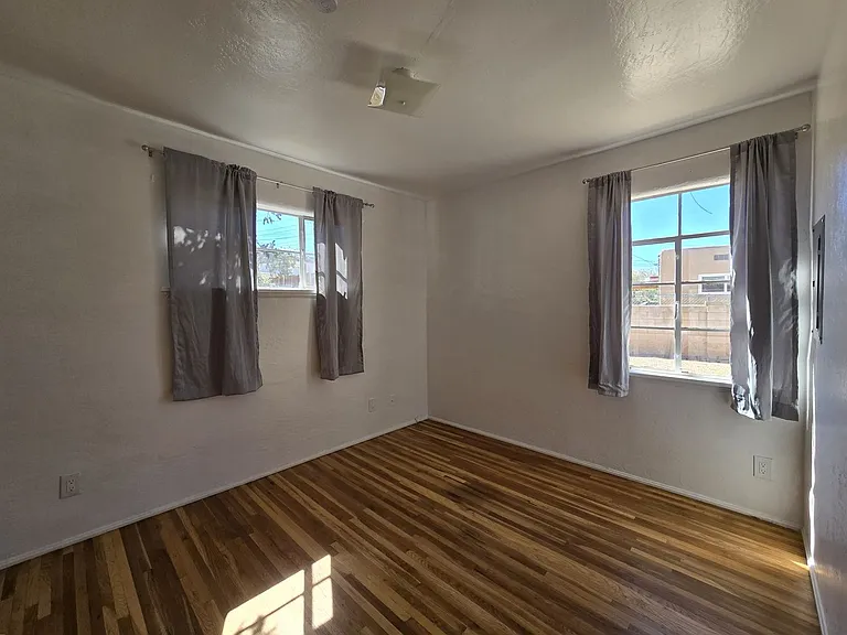 2412 Rosina St — Photo 13