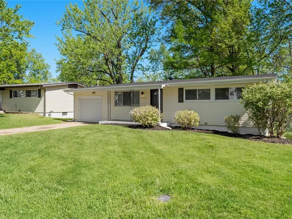10234 Green Valley Dr, Saint Louis, MO 63136