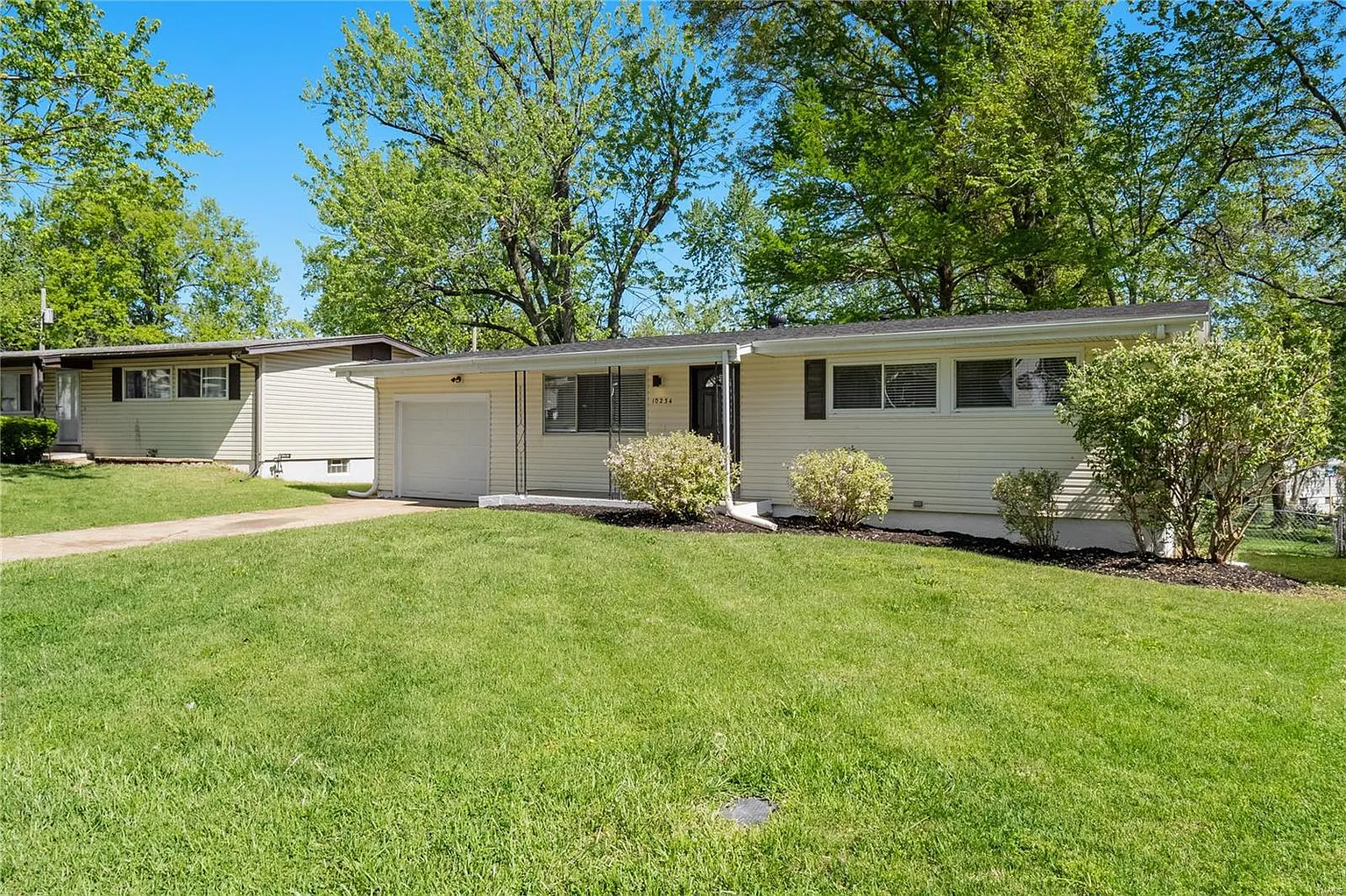 10234 Green Valley Dr photo 1