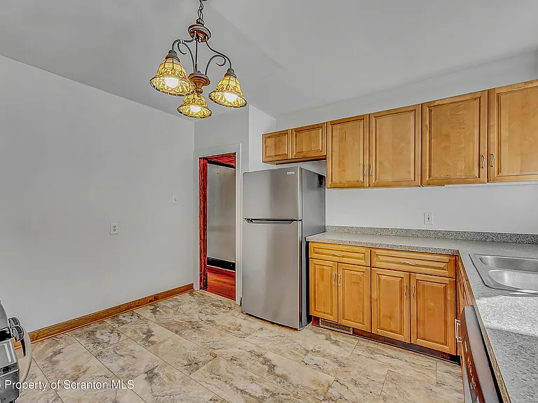 533 S Franklin St — Photo 14