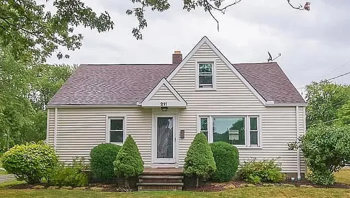 3 bed, 2192 sqft, $2,150 — Photo 3