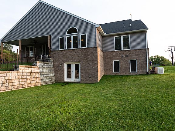 3rd image of 7525 Terra Ln
