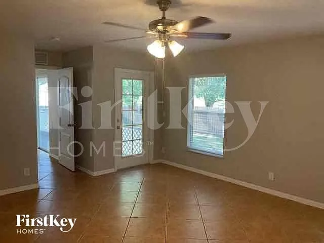 2731 SW 2nd Ln — Photo 12