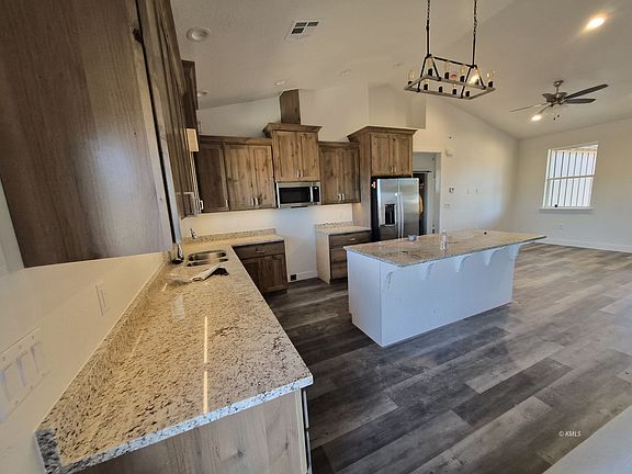 5th image of 869 W Navajo Dr