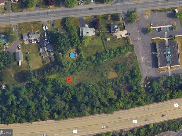 353 Woolston Dr, Levittown, PA 19054