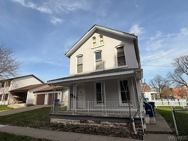 Building Photo - 491 Emslie St