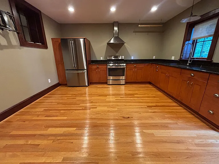 2412 Alberta Ave SW — Photo 38