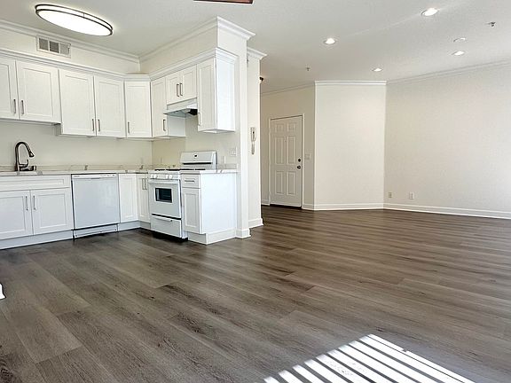 4th image of 1814 N Kingsley Dr #6B