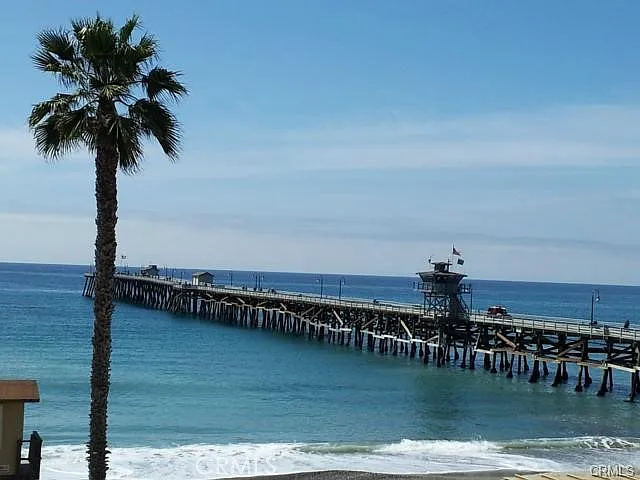 123 W Avenida Valencia — Photo 36