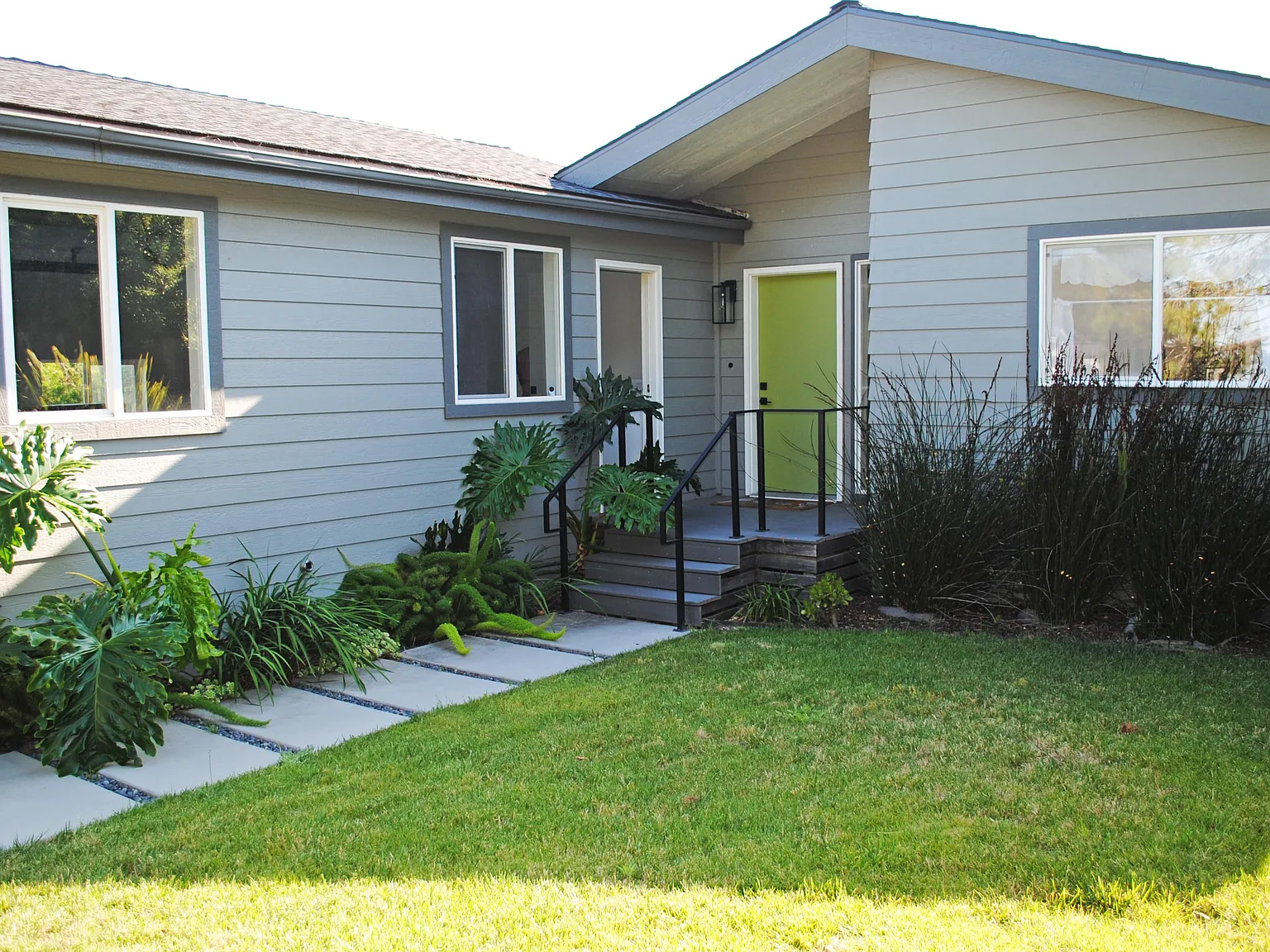 2 bed, 768 sqft, $5,900 — Photo 2