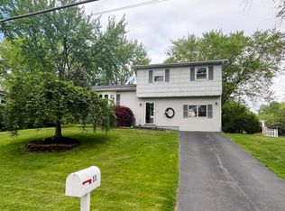 11 Meadowlark Dr, Latham, NY