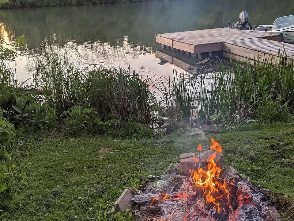 1st image of 70 Riverside Dr