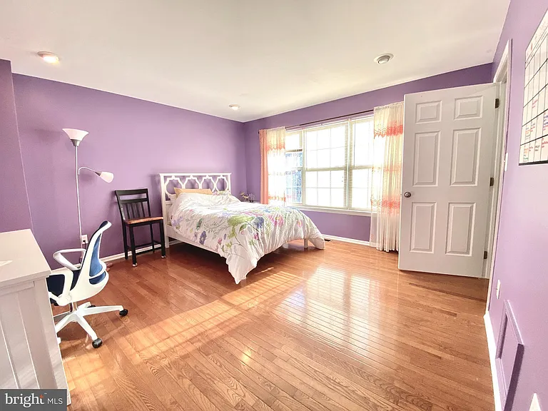 240 William Livingston Ct — Photo 19