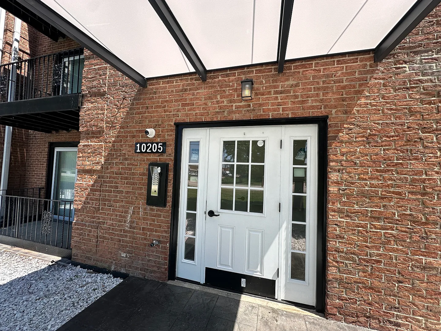 2 bed, 900 sqft, $2,395 — Photo 2