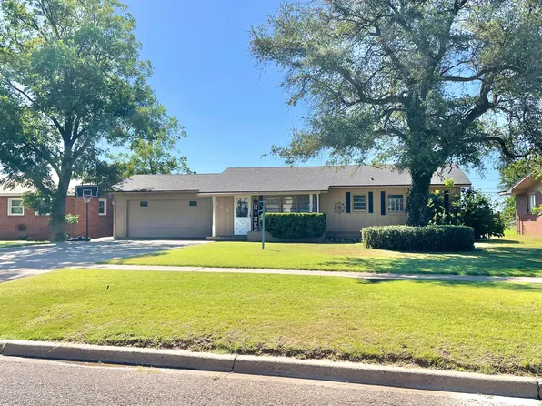 300 Thomas Blvd, Plainview, TX 79072