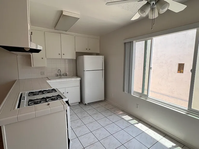 525 N Francisca Ave #11 — Photo 12