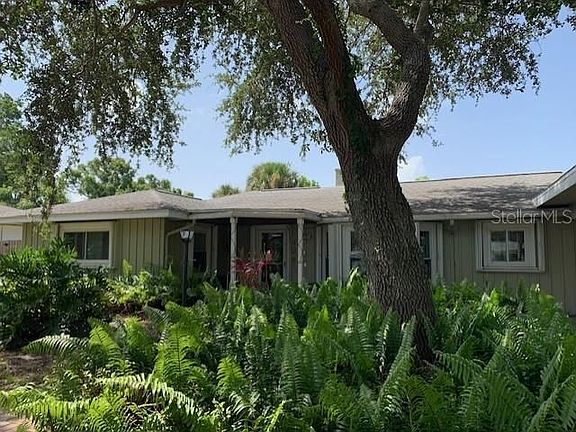 2nd image of 436 Poincianna Dr