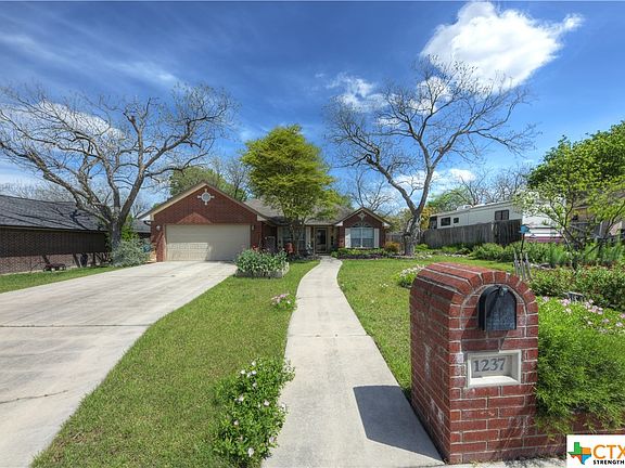 2nd image of 1237 Camellia Ln