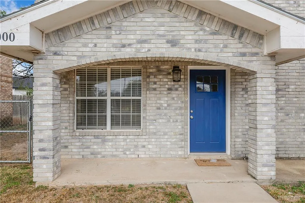 2 bed, 2.0 bath, 4368 sqft, $900 — Photo 1