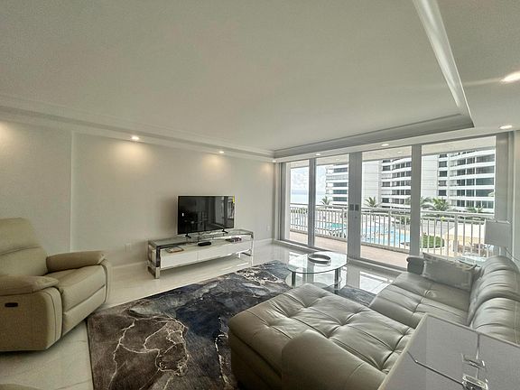 4th image of 3546 S Ocean Boulevard #405