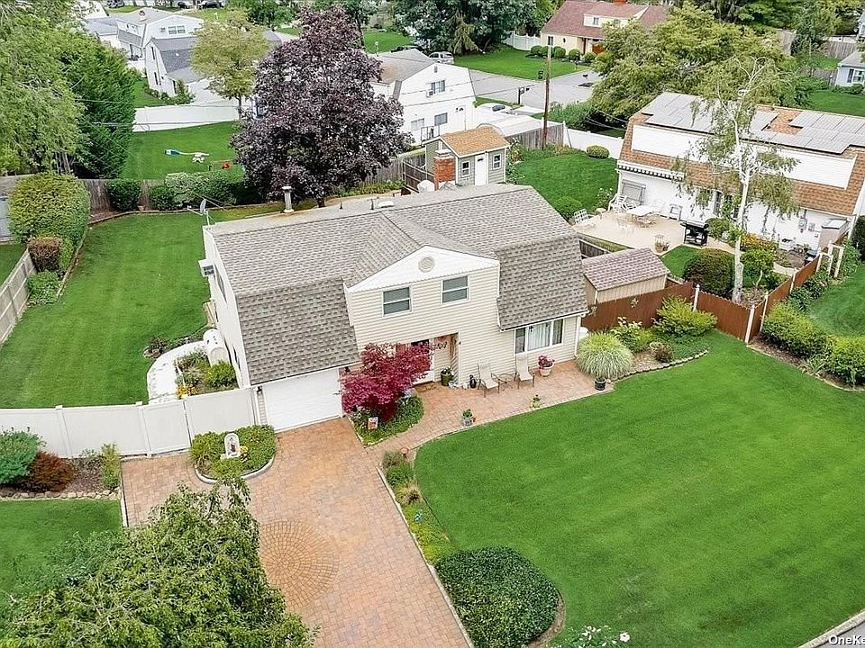 1st image of 4 Ramsy Ln