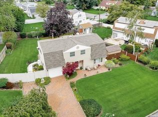 4 Ramsy Ln, Farmingville, NY 11738