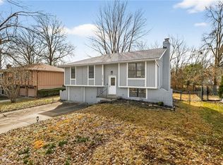 2916 Sweet Briar Dr, Independence, MO 64057