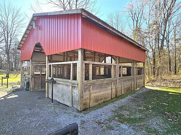 3rd image of 2 Camp Thirsty Ln