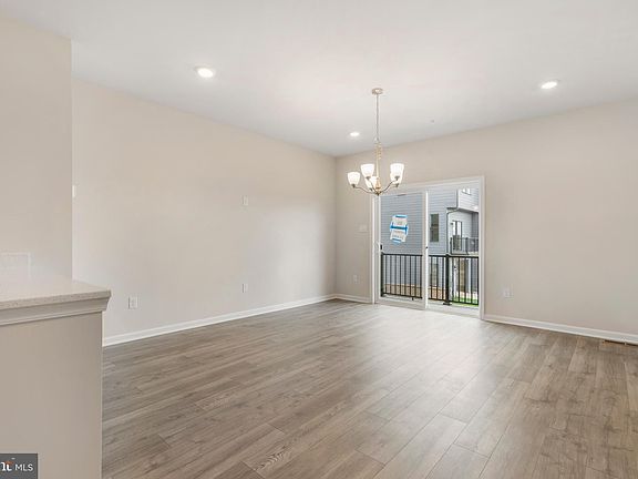 5th image of 824 Creekway Dr