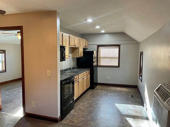 4th image of 425 W 15th St