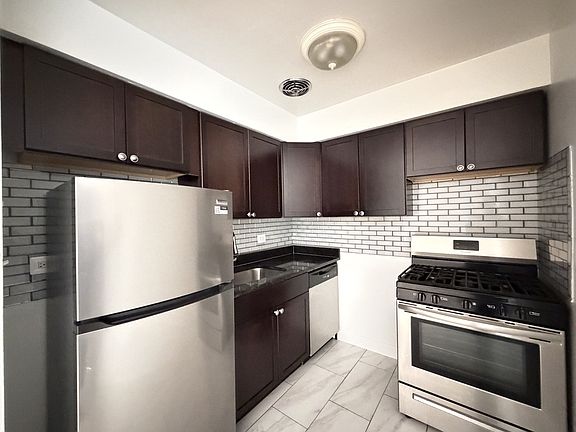 2nd image of 6830 N Sheridan Rd #173