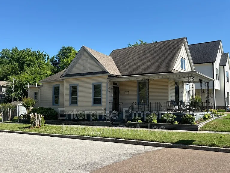 32 N Cooper St — Photo 4