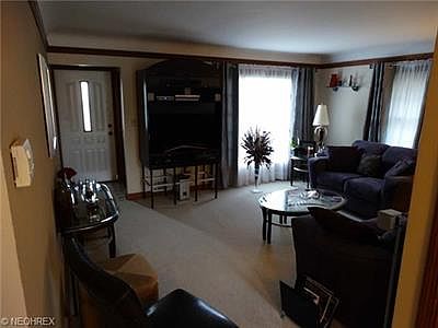 3rd image of 3403 Hilltop Dr