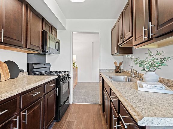 3rd image of 1112 Ivywood Ln #64-202