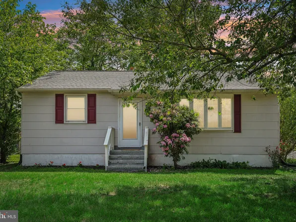 7 Diver Ave, Penns Grove, NJ 08069