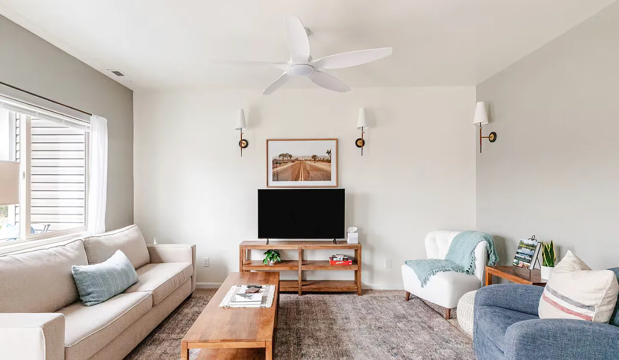 2 bed, 1043 sqft, $3,000 — Photo 3