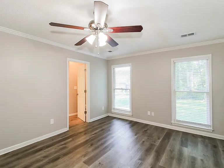 1001 Crown Corners Dr — Photo 11