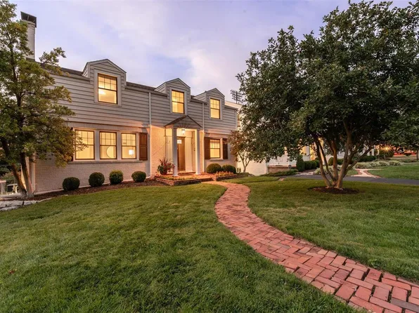 8459 Colonial Ln, Saint Louis, MO 63124