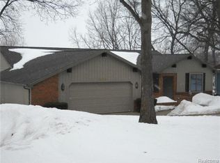 15470 Jennings Rd, Fenton, MI 48430