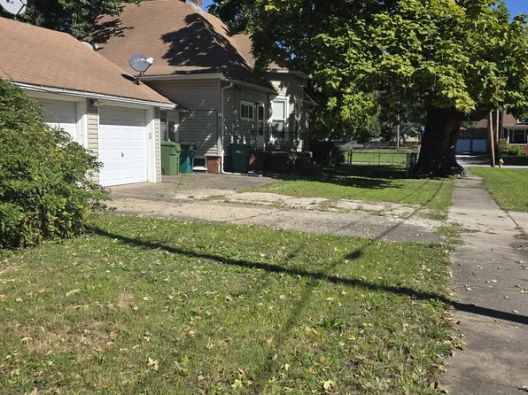 714 Day St, Galesburg, IL 61401